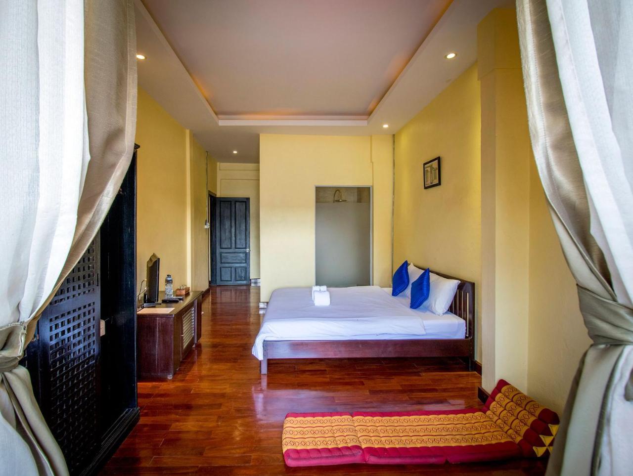 Inthira Thakhek Hotel Kültér fotó