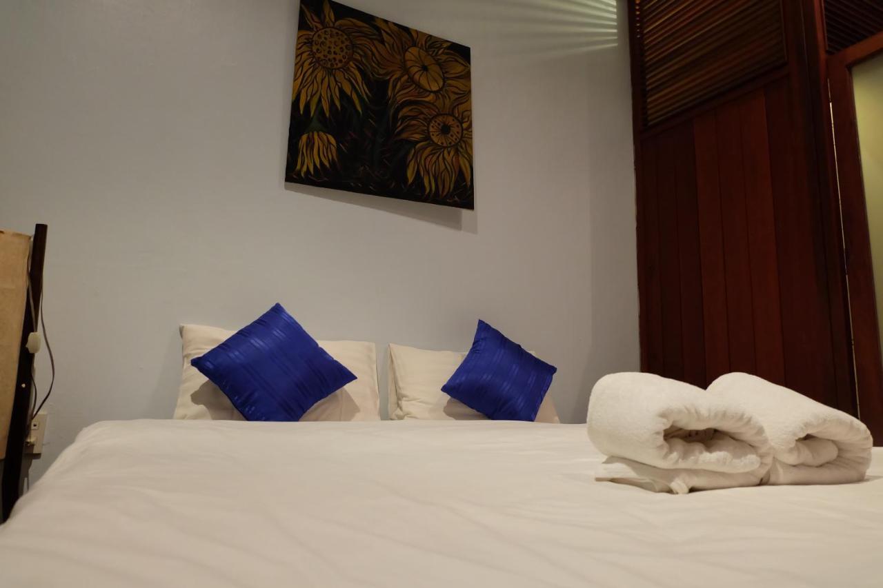 Inthira Thakhek Hotel Kültér fotó